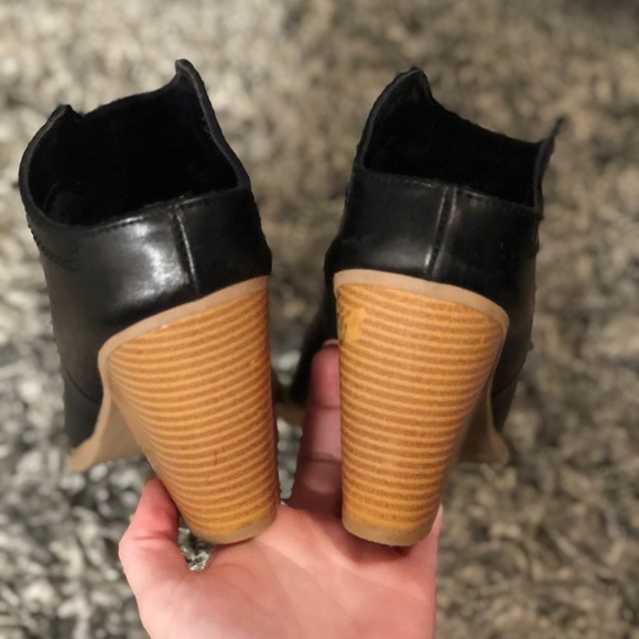 Comfy DV Target Brand Black Faux Leather Mule - Picture 6 of 8